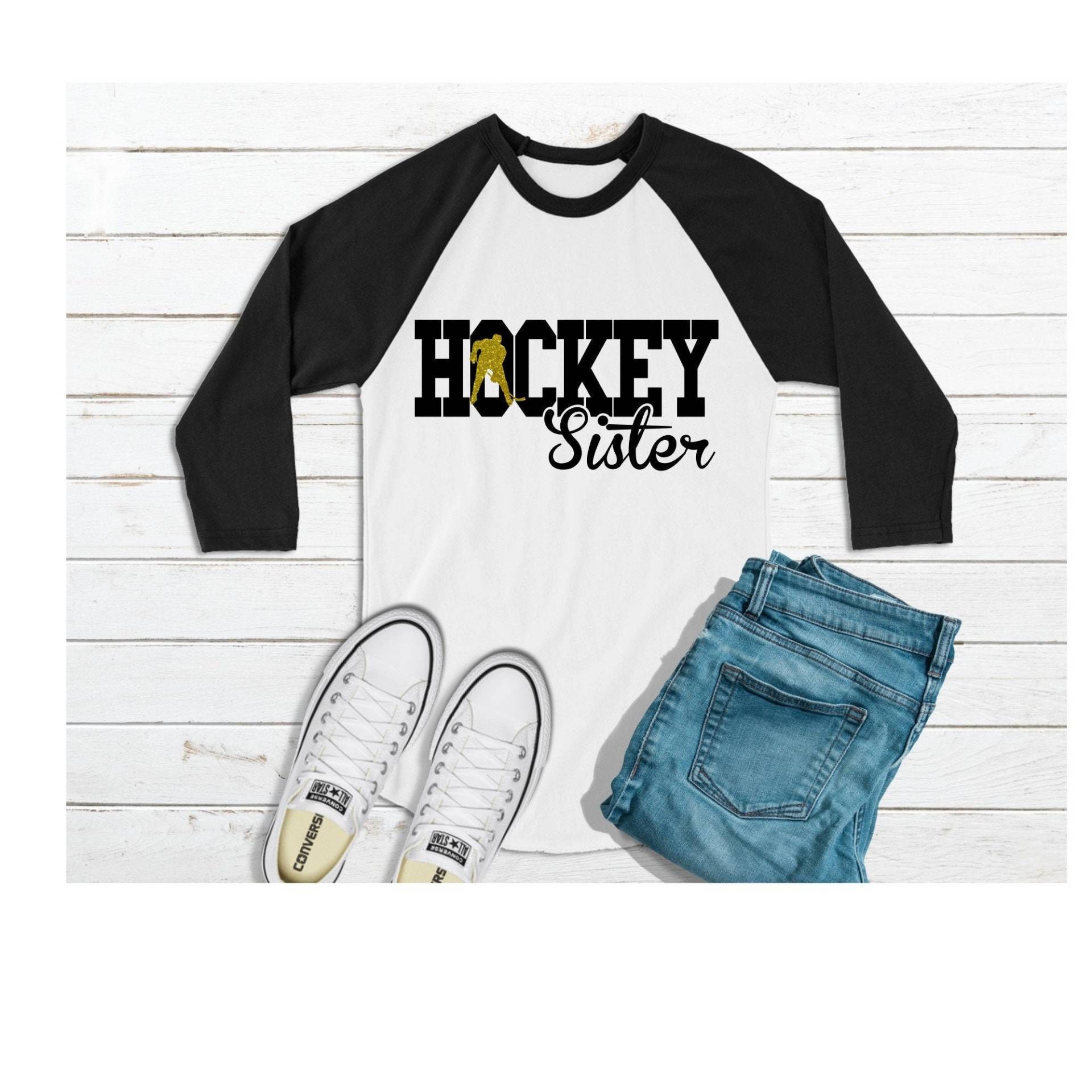 Hockey Sister Raglan Shirt Personalisieren Sie Mit Name Und Nummer Hockey Sister Raglan Shirt Personalisieren Sie Mit Name Und Nummer von KotaCouture