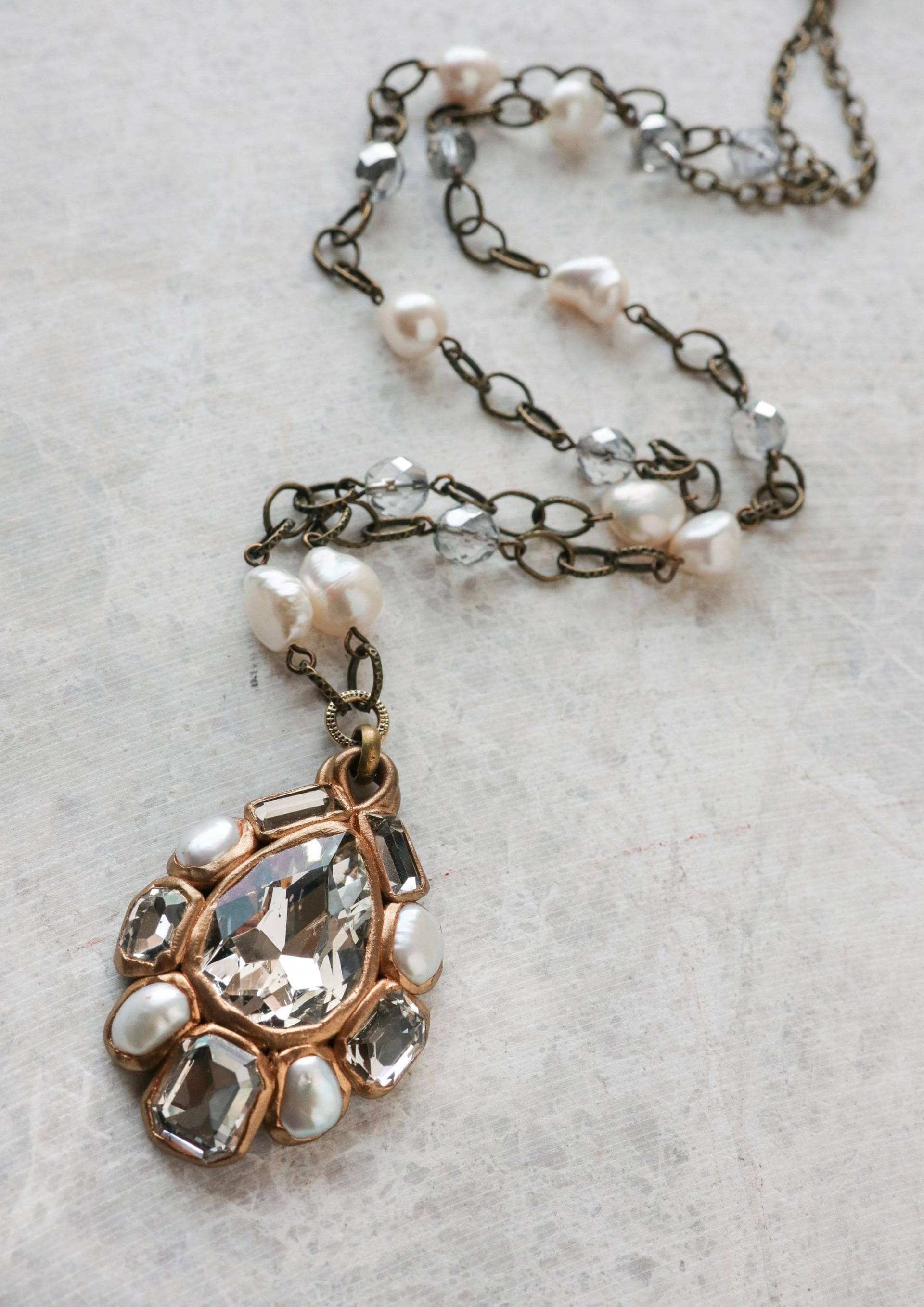 Klares Kristallglas Und Perlen, Tropfenförmiger Langer Anhänger | N-5002 Klares Kristallglas Und Perlen, Tropfenförmiger Langer Anhänger | N-5002 von KotomiCreations