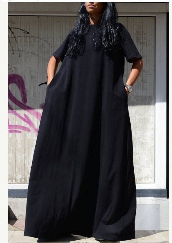 Oversize Avantgarde Kleid, Schwarzes Maxi Boho Kleid in Übergröße Von Kotyto Clothing von KotytoHandMade