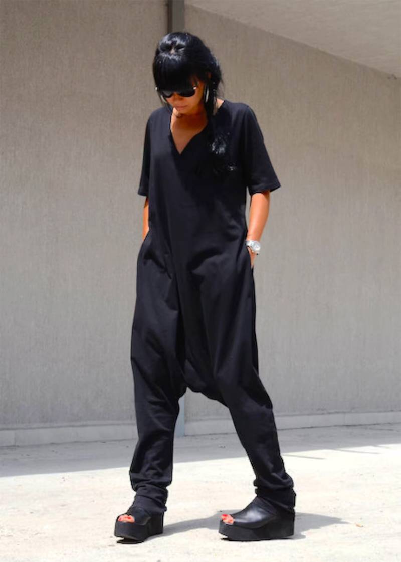 Sommer Umstands Jumpsuit Schwarzer Strampler Aus Baumwolle Mit Taschen von KotytoHandMade