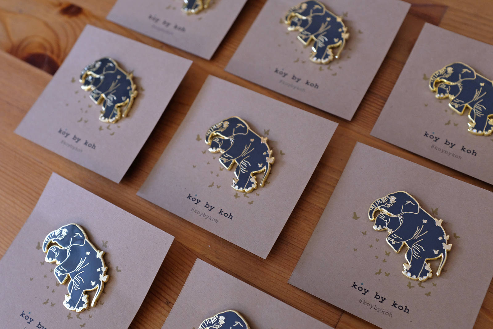 "Midnight Ballet" Elefant Mit Goldenen Schmetterlingen Anstecker Von Kisung Koh." von KoybyKoh