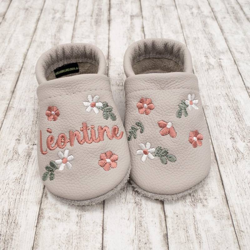 Krabbelschuhe Lederpuschen Mit Blumenmuster Bestickt Aus Echtleder - Tolle Schuhe Zum Laufen Lernen Und Spielen von Krabbelhelden