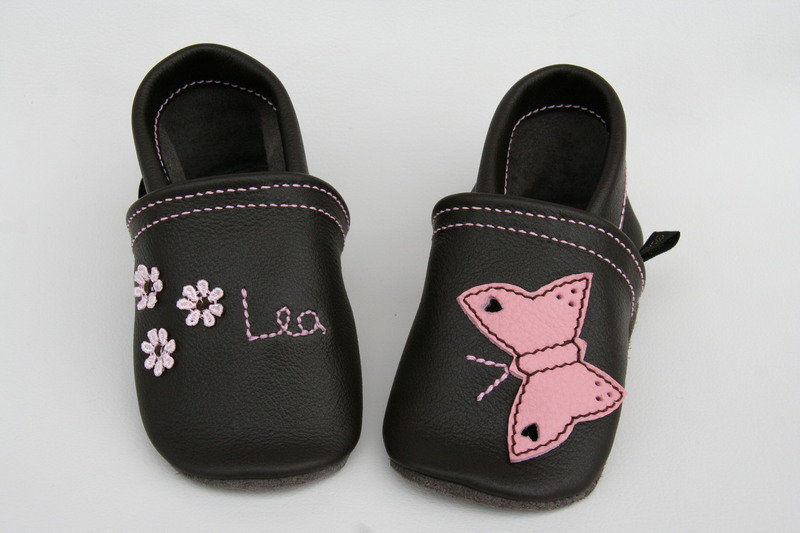 Krabbelschuhed.braun+Blümle/Butterfly+Namengr20 von Krabbelpuschenfee