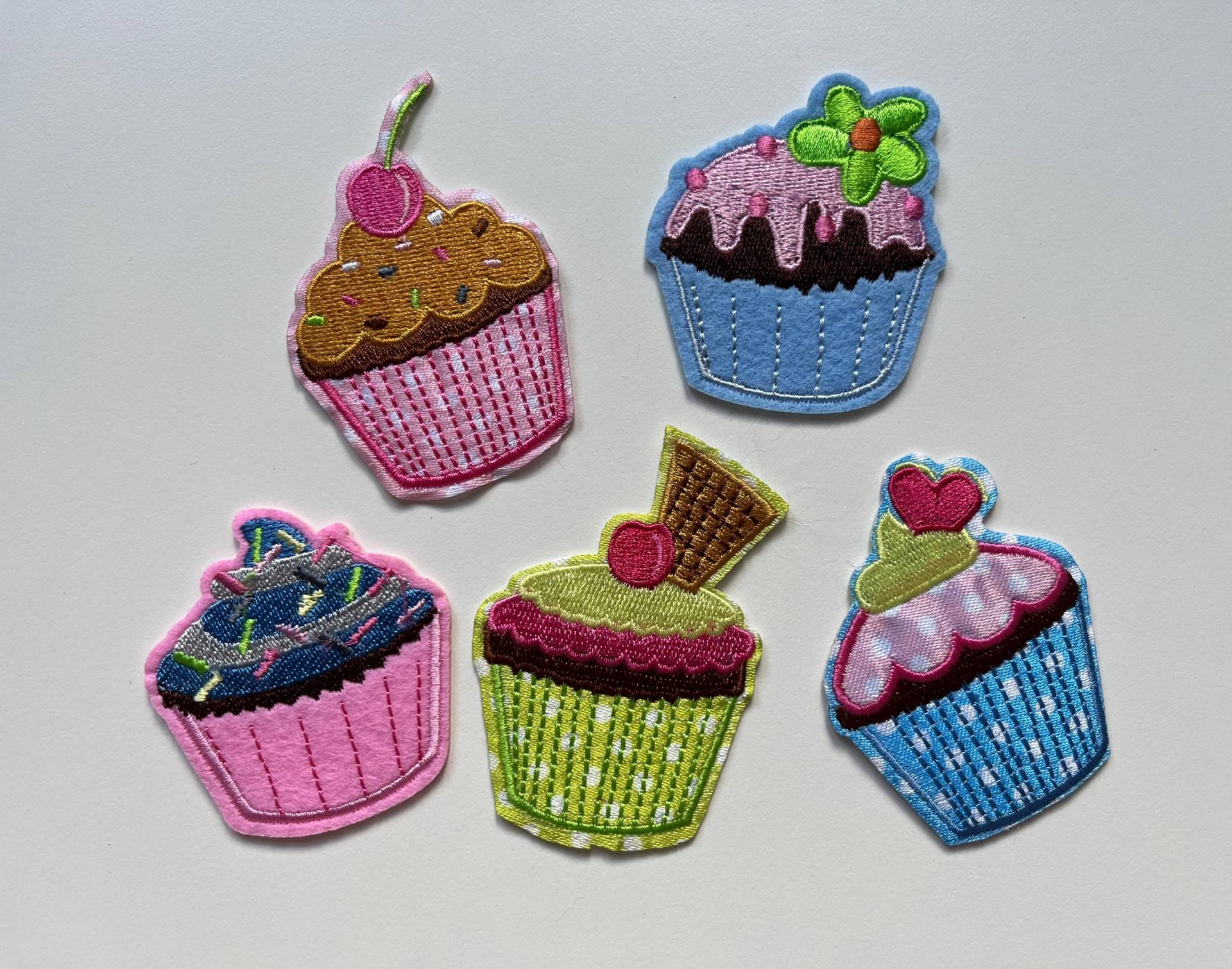 Cupcake Gestickte Applikation Eisen Auf Patch - Packung Mit 5 von KraftAffair