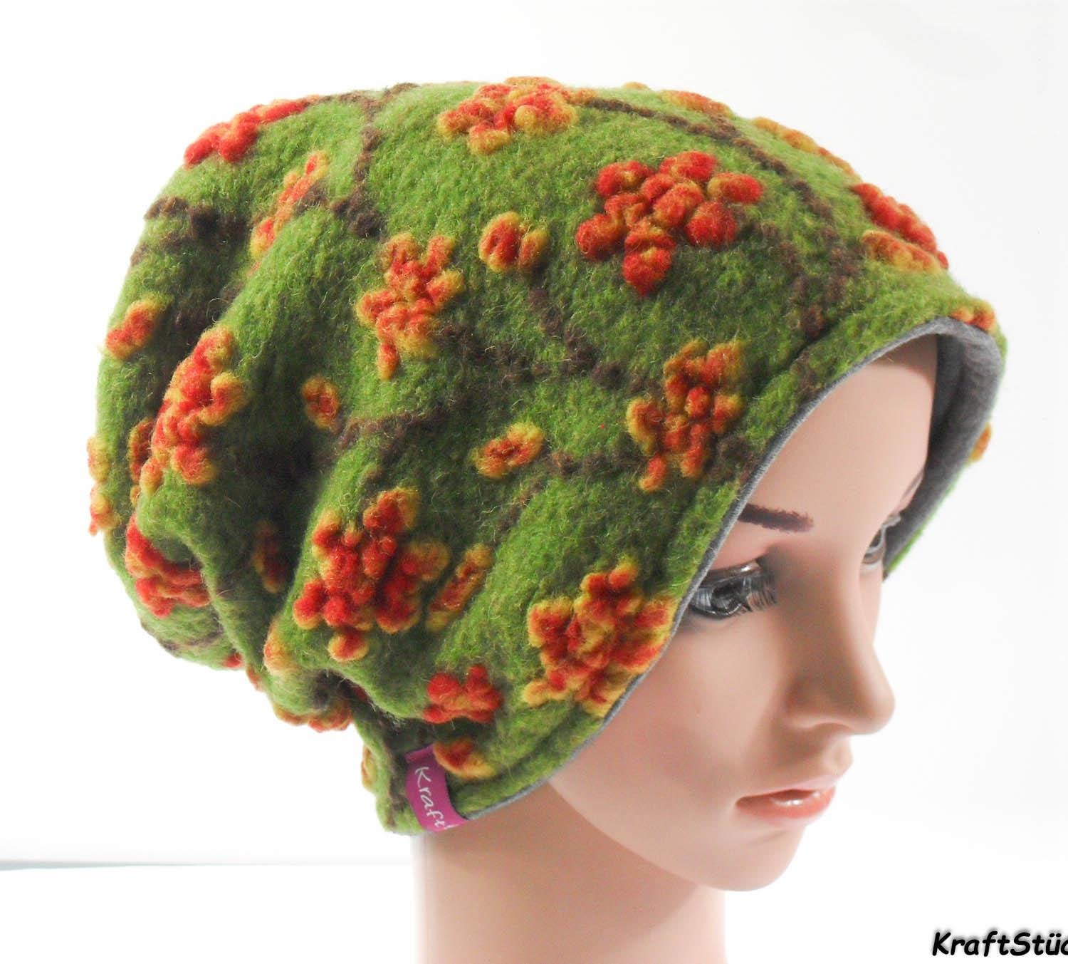 Walkmütze, Rote Blumen Auf Grün, Nicht Kratzend, Wintermütze von KraftStueck