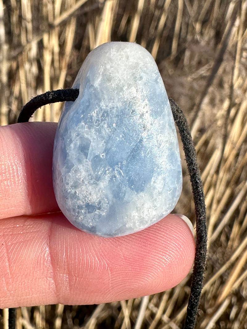 Blauer Calcit Anhänger Als Schutzstein von Kraftkristall