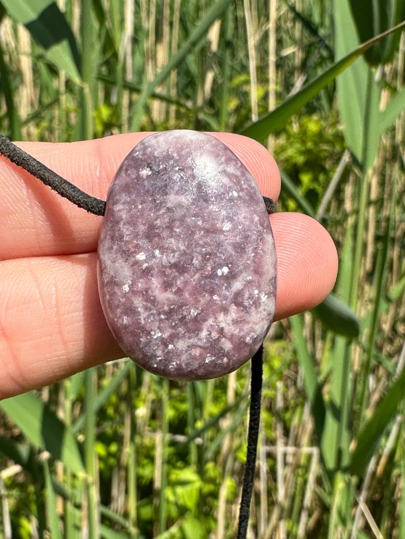 Echter Lepidolith Anhänger | Trommelstein Gebohrt Kette Spiritualität Chakra von Kraftkristall