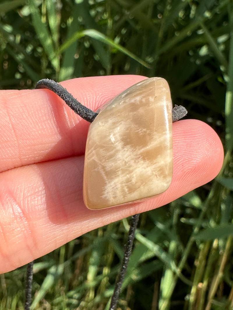 Echter Mondstein Anhänger von Kraftkristall