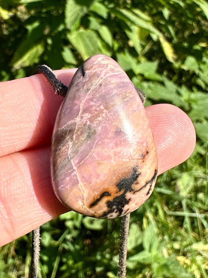 Echter Rhodonit Anhänger | Trommelstein Gebohrt Meditation Spiritualität Chakra von Kraftkristall