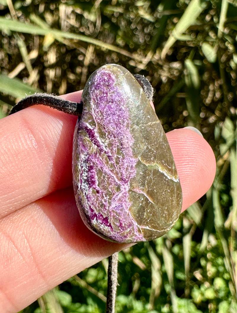 Echter Stichtit Anhänger | Trommelstein Gebohrt Meditation Spiritualität Chakra von Kraftkristall