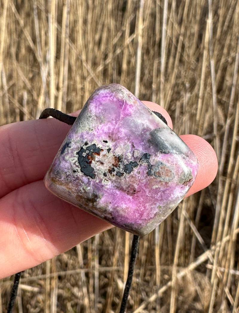 Seltener Gel Sugilith Anhänger Aus Der Berühmten Wessels Mine von Kraftkristall