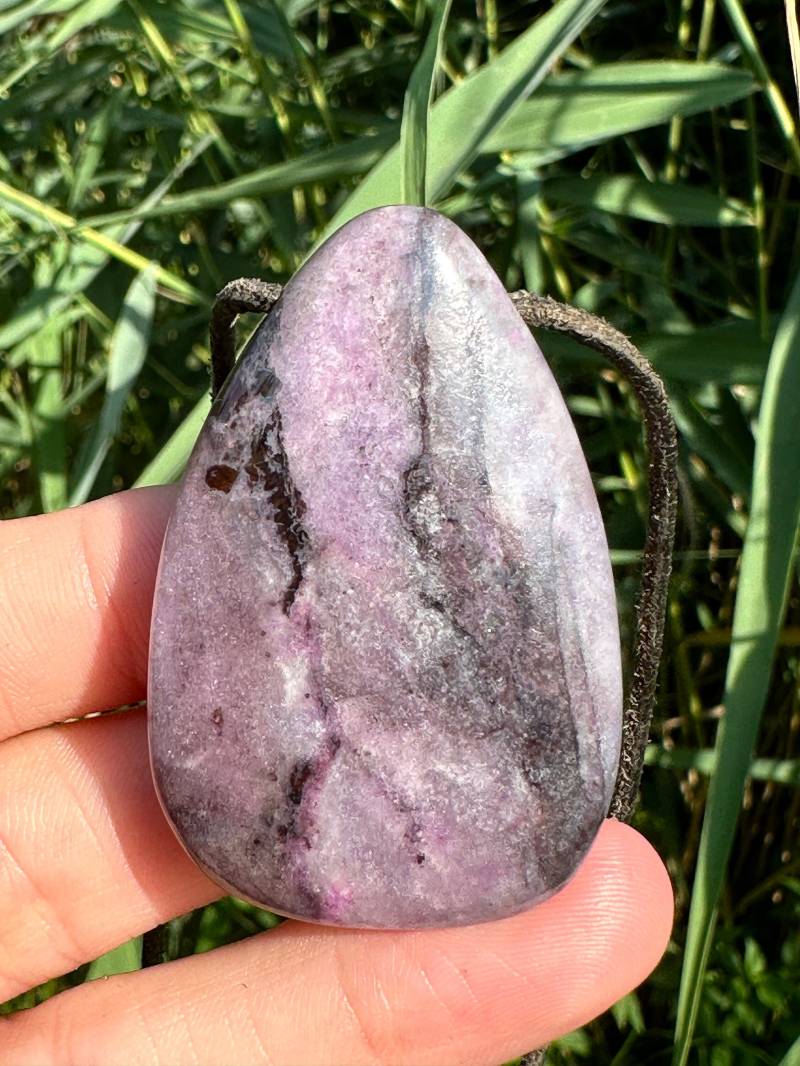 Seltener Sugilith Anhänger Aus Der Berühmten Wessels Mine von Kraftkristall