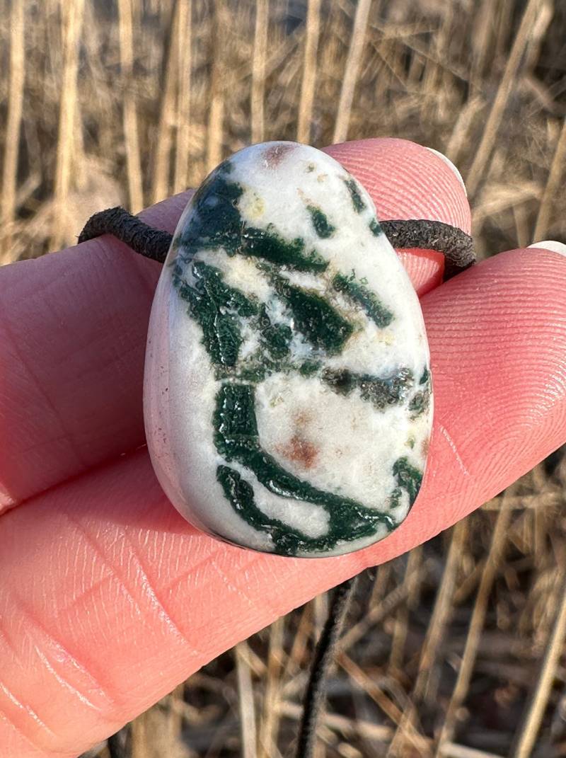 Zarter Baumachat Anhänger Als Schutzstein Zarter Baumachat Anhänger Als Schutzstein von Kraftkristall