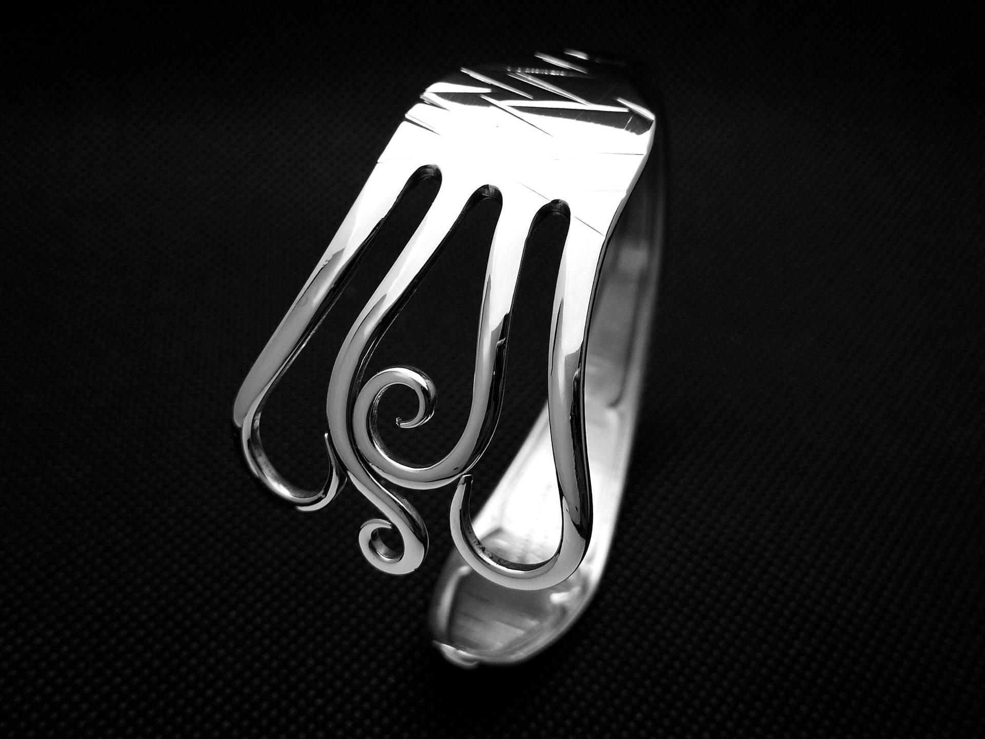 Breites Manschettenarmband Handgemacht Aus Recycelter Metall Gabel, Einzigartige Geschenke Für Frauen, Einzigartiger Handgemachter Schmuck von KrasiiIvWonders