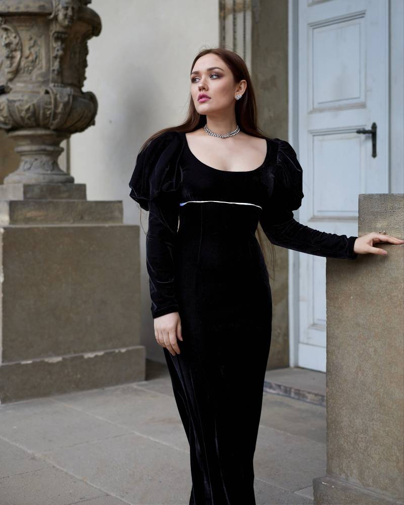 Das Nola Kleid Aus Schwarzem Samt Mit Puffärmeln - Regency Bridgerton Renaissance Prinzessinnen Abendkleid von KrasnovaPrague