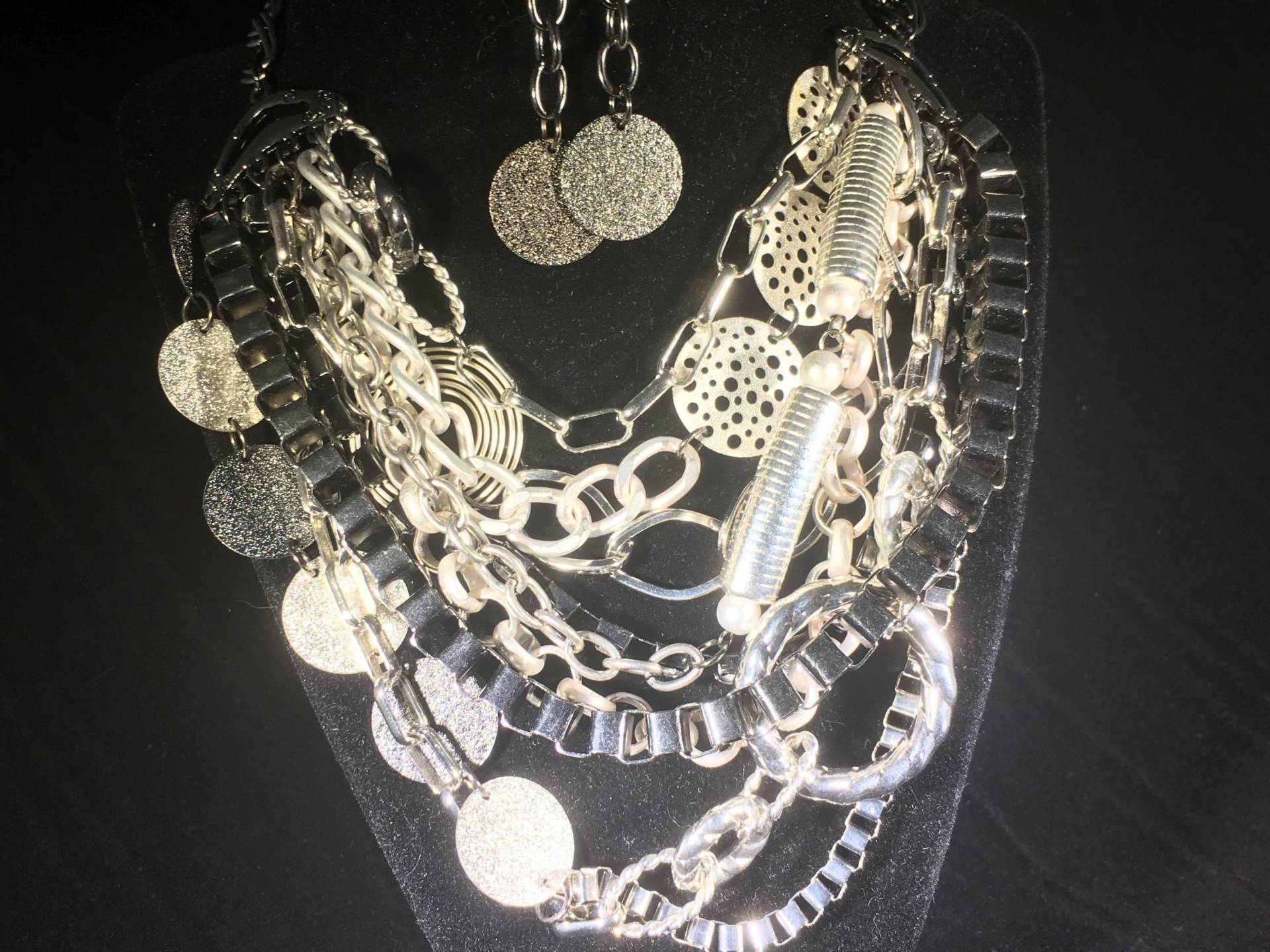 Vielzahl Von Ketten, Gliedern Und Metall Vielzahl Von Ketten, Gliedern Und Metall von KreatedbyKellyDesign