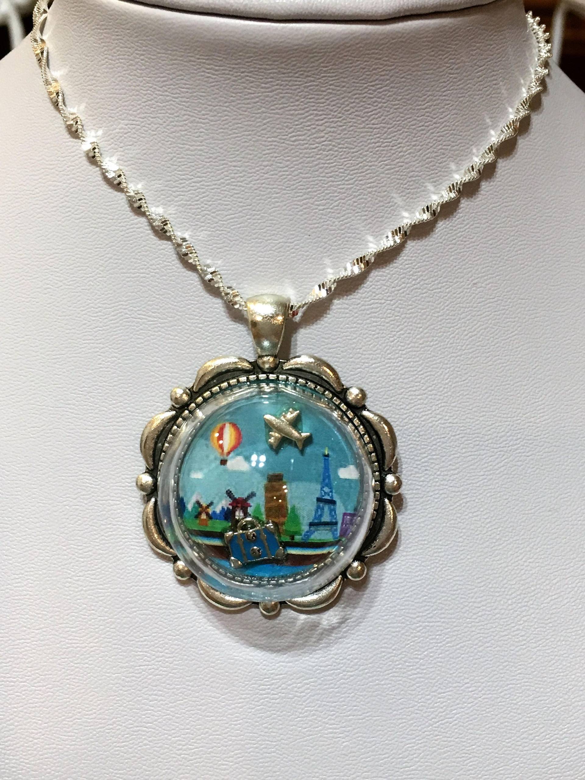 Fliegen Sie Die Weltreisen Europa Antik Silber Halskette Glaskugel Paris London Fliegen Sie Die Weltreisen Europa Antik Silber Halskette Glaskugel Paris London von KreationsByKristaArt