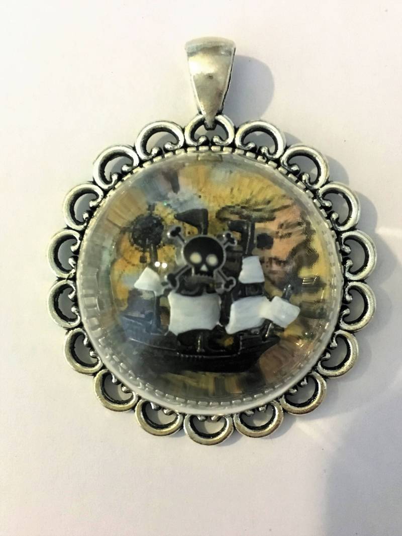 Piraten Schiff Schädel Und Gekreuzten Knochen Captain Jack Sparrow Der Karibik Silber Kette von KreationsByKristaArt