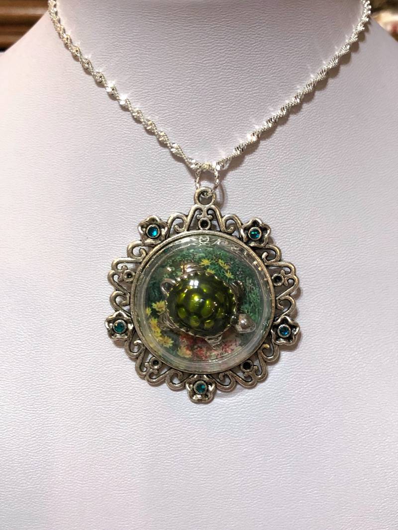 Silber Schildkröte Anhänger Halskette Mit Strass-Glas-Kugel-Cabochon-Anhänger-Einstellung von KreationsByKristaArt