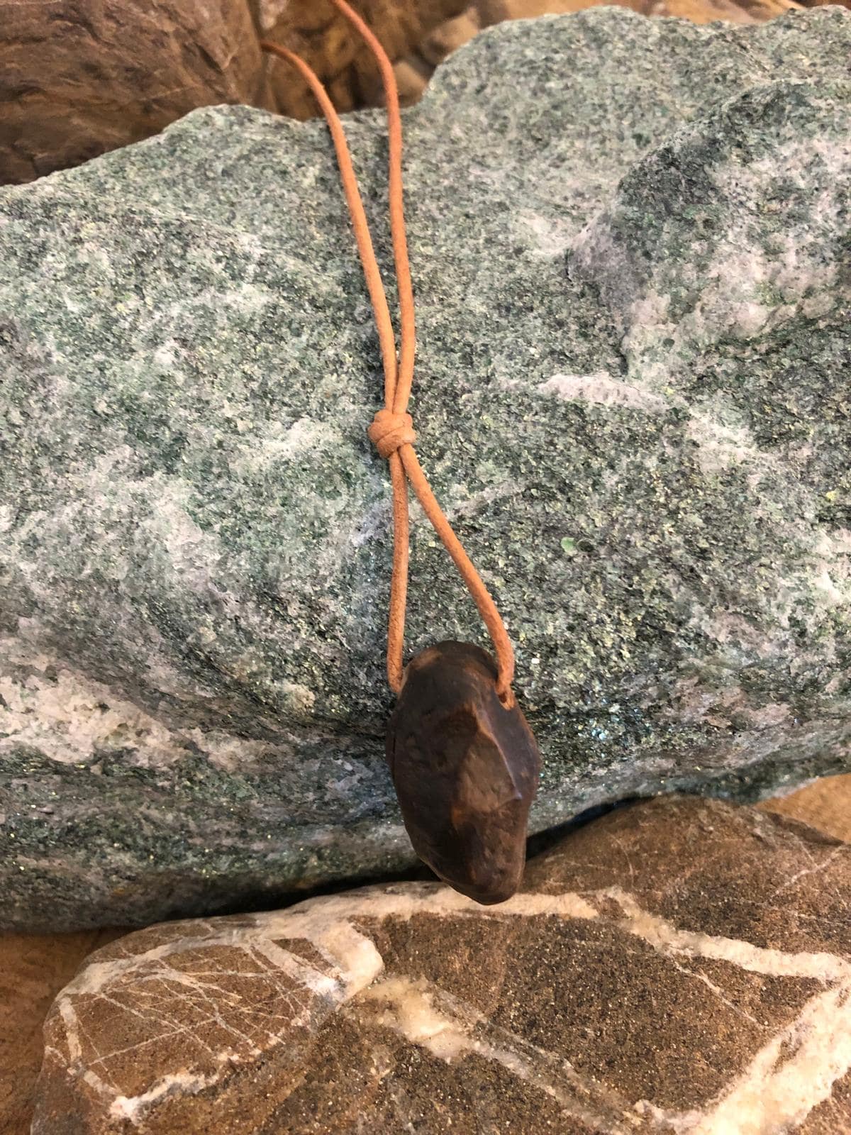 Baumperlenanhänger | Baumperle Von Buche Mit Lederband Baumperlenanhänger | Baumperle Von Buche Mit Lederband von Kreativ2you