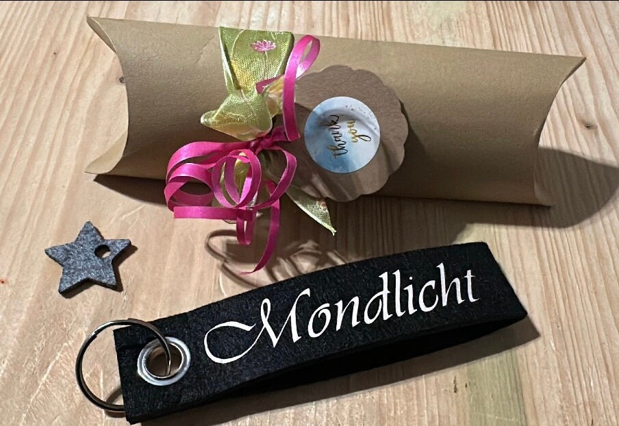 Personalisierter Filz-Schlüsselanhänger. 13 cm X 3 Personalisierter Filz-Schlüsselanhänger. 13 cm X 3 von KreativArtSchongau