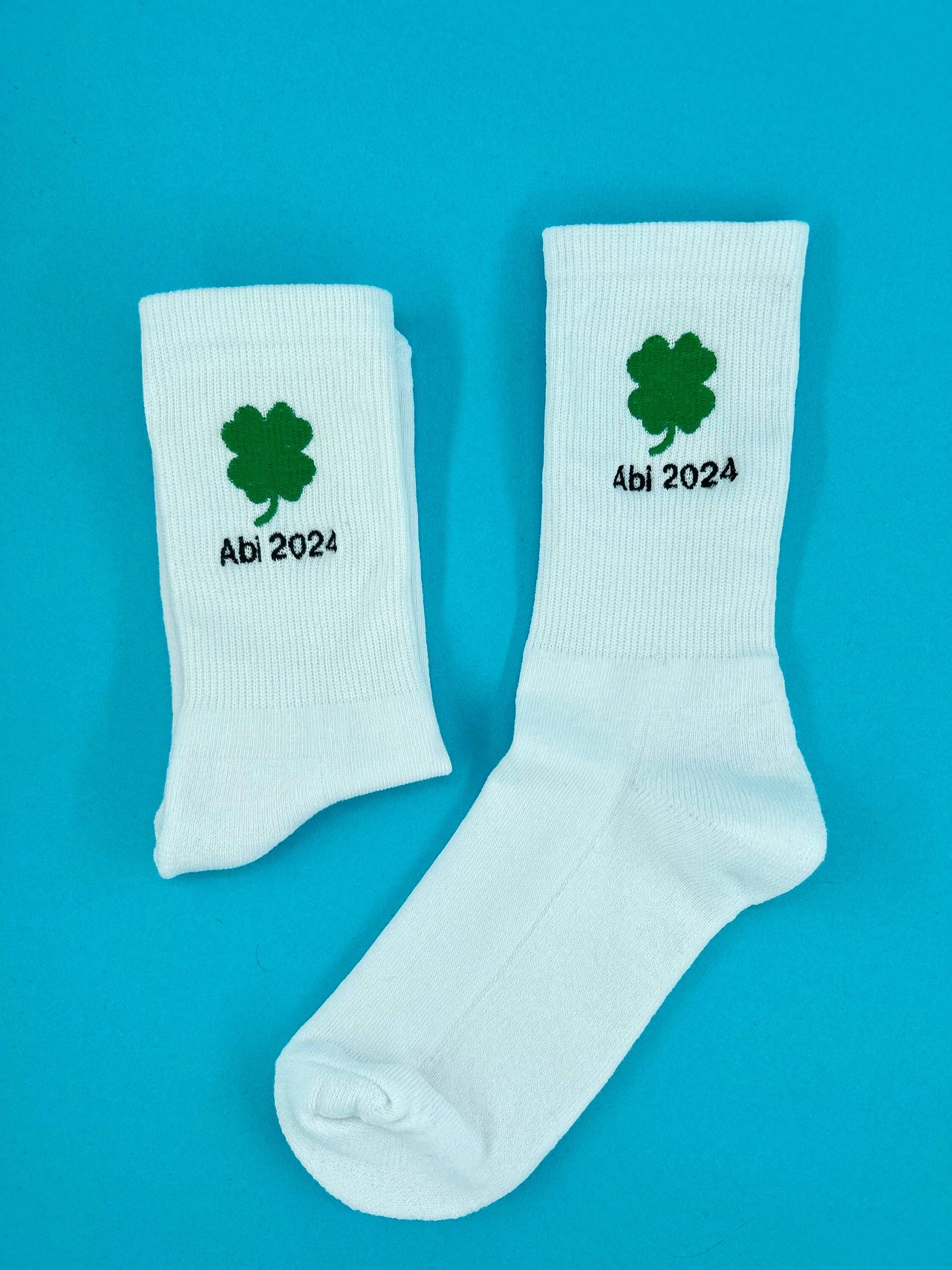 Abitur | Bestickte Socken Tennissocken Weiß Mit Kleeblatt von KreativAtelierStick