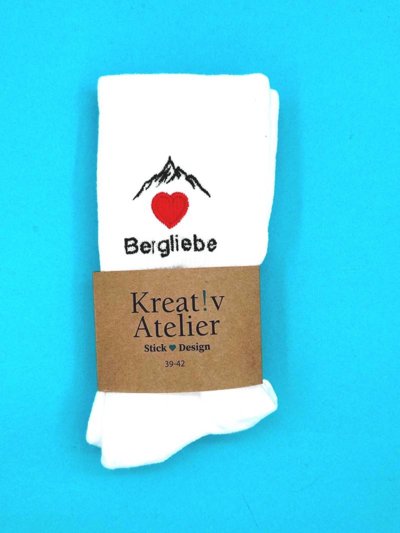 Bergliebe | Bestickte Socken Tennissocken Mit Berg Und Herz Design von KreativAtelierStick