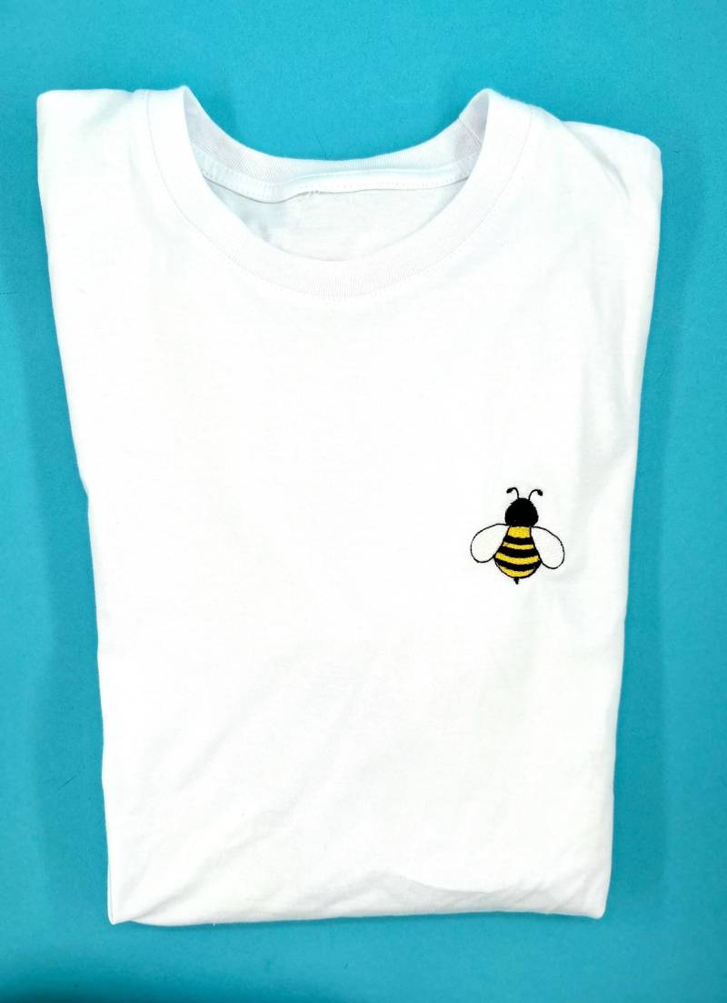 Biene | Besticktes T-Shirt Unisex Baumwolle Verschiedene Farben Mit Bienen Design von KreativAtelierStick
