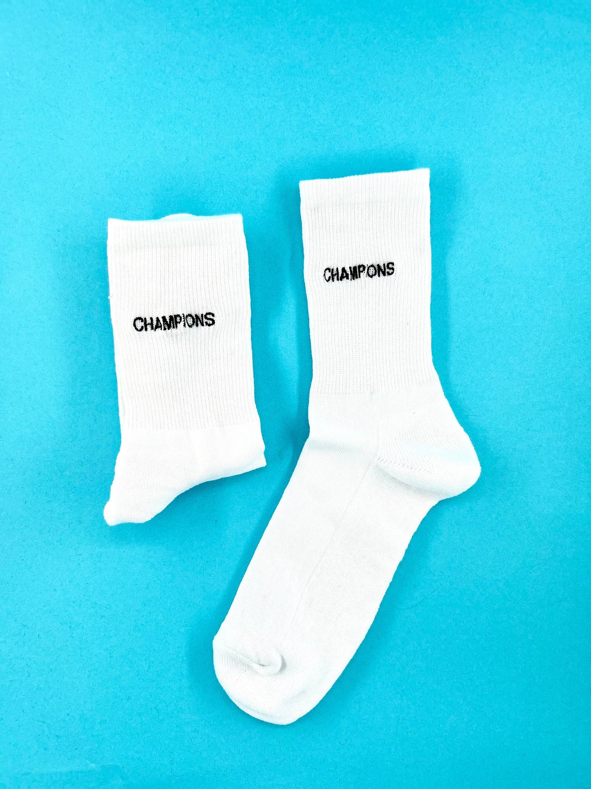 Champions | Bestickte Socken Tennissocken Weiß Mit Spruch von KreativAtelierStick