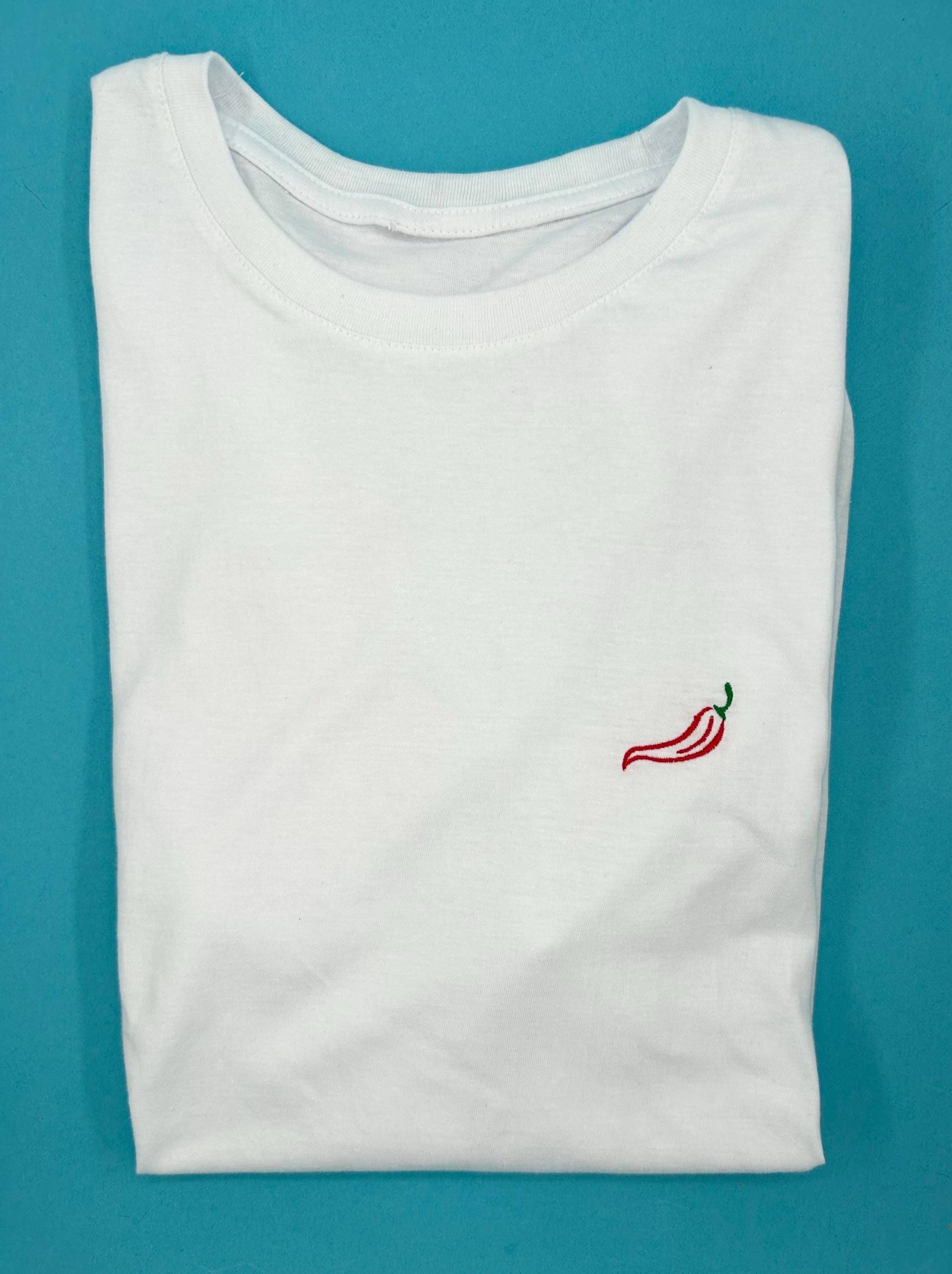 Chili | Besticktes T-Shirt Unisex Baumwolle Verschiedene Farben Mit Design von KreativAtelierStick