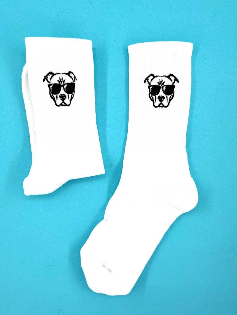 Cooler Hund | Bestickte Socken Tennissocken Weiß Mit Hunde Design von KreativAtelierStick