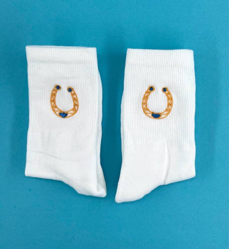 Hufeisen | Bestickte Socken Tennissocken Mit Design von KreativAtelierStick