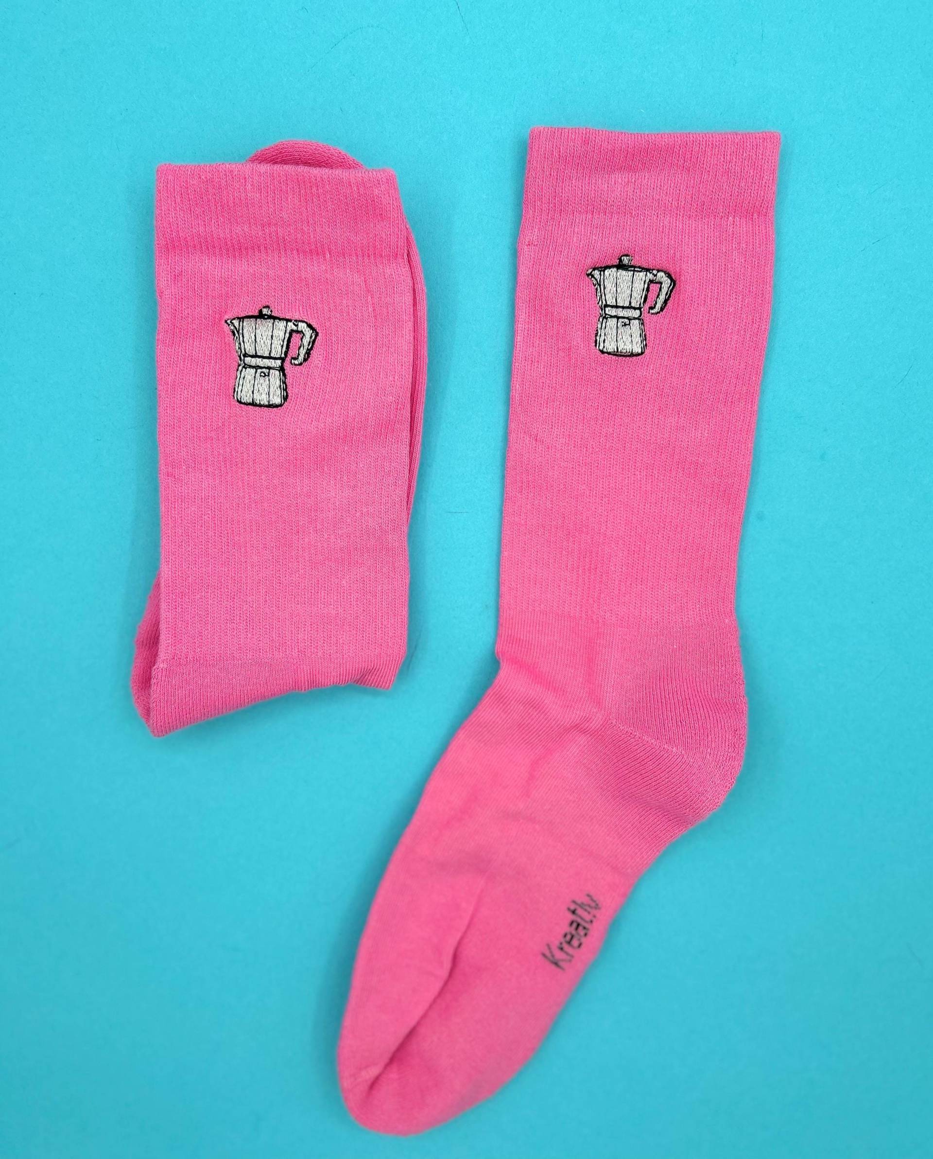 Kaffeekanne | Bestickte Socken Tennissocken Mit Kaffeekannen Design Pink von KreativAtelierStick