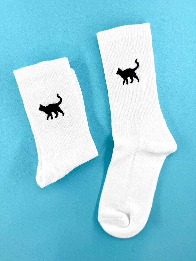 Katze | Bestickte Socken Tennissocken Weiß Mit Katzendesign von KreativAtelierStick