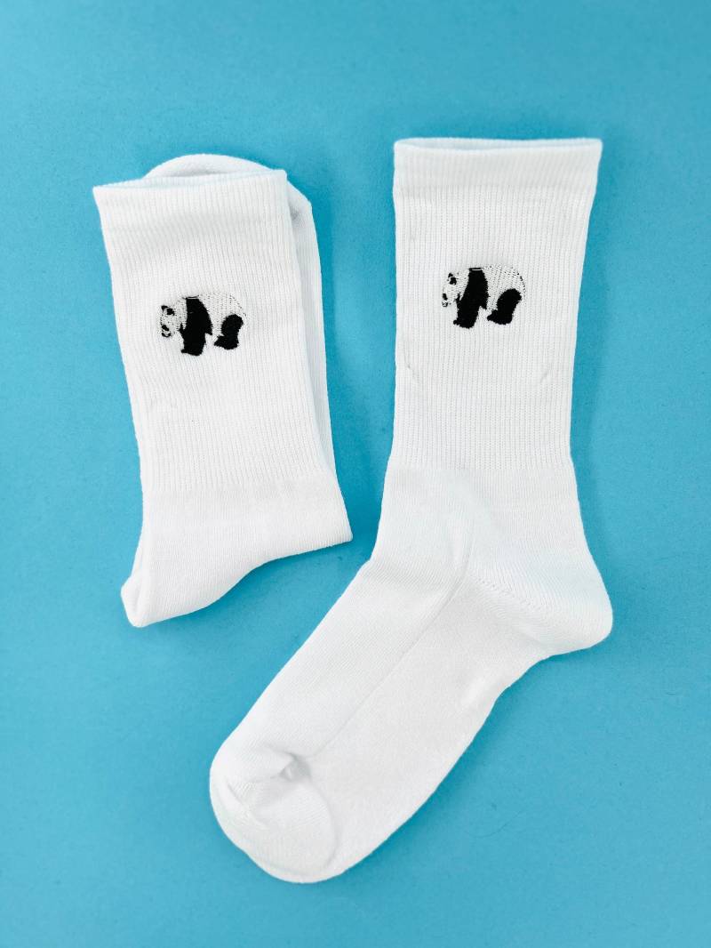 Panda | Bestickte Socken Tennissocken Weiß Mit Panda-Design von KreativAtelierStick