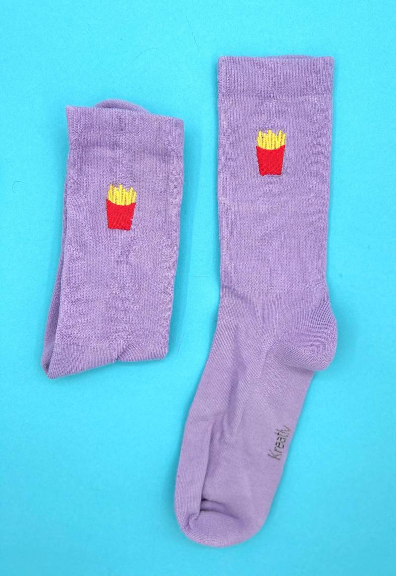 Pommes | Bestickte Socken Tennissocken Mit Design Lila von KreativAtelierStick