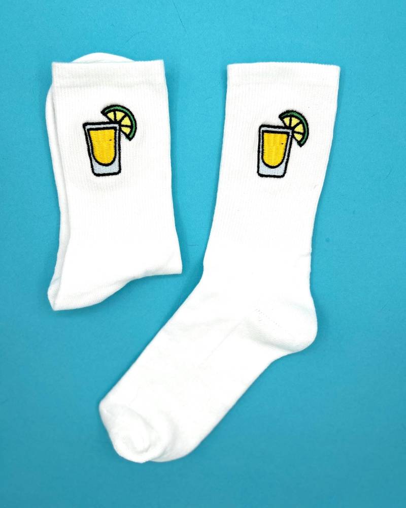 Tequila | Bestickte Socken Tennissocken Weiß Mit Shot von KreativAtelierStick