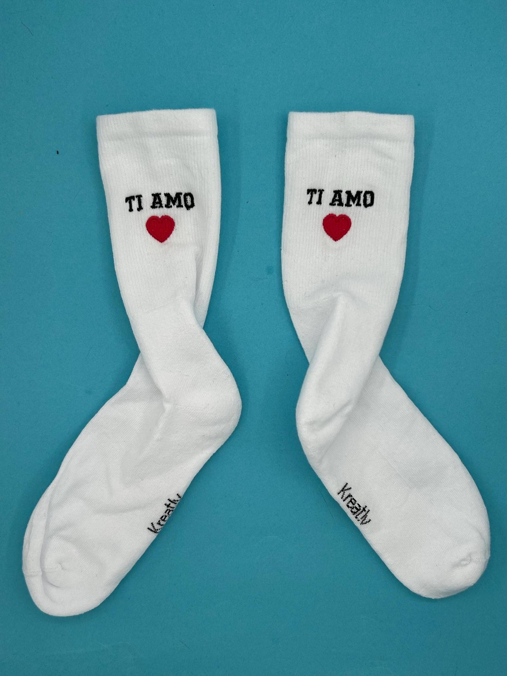 Ti Amo | Bestickte Socken Tennissocken Mit Statement von KreativAtelierStick