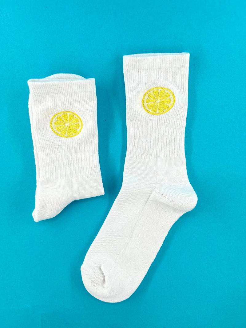 Zitrone | Bestickte Socken Tennissocken Weiß Mit Zitronen-Design von KreativAtelierStick
