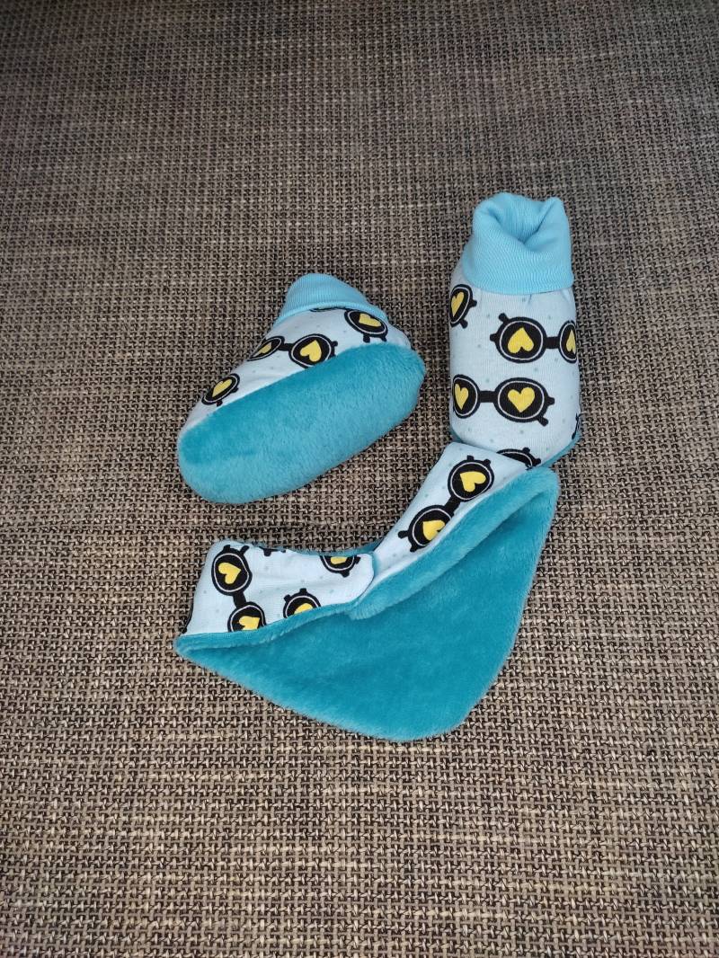 Schühchen Baby Jersey Baumwolle Babygeschenke Taufe Babys First Schuhe Unisex von KreativBlauGelb