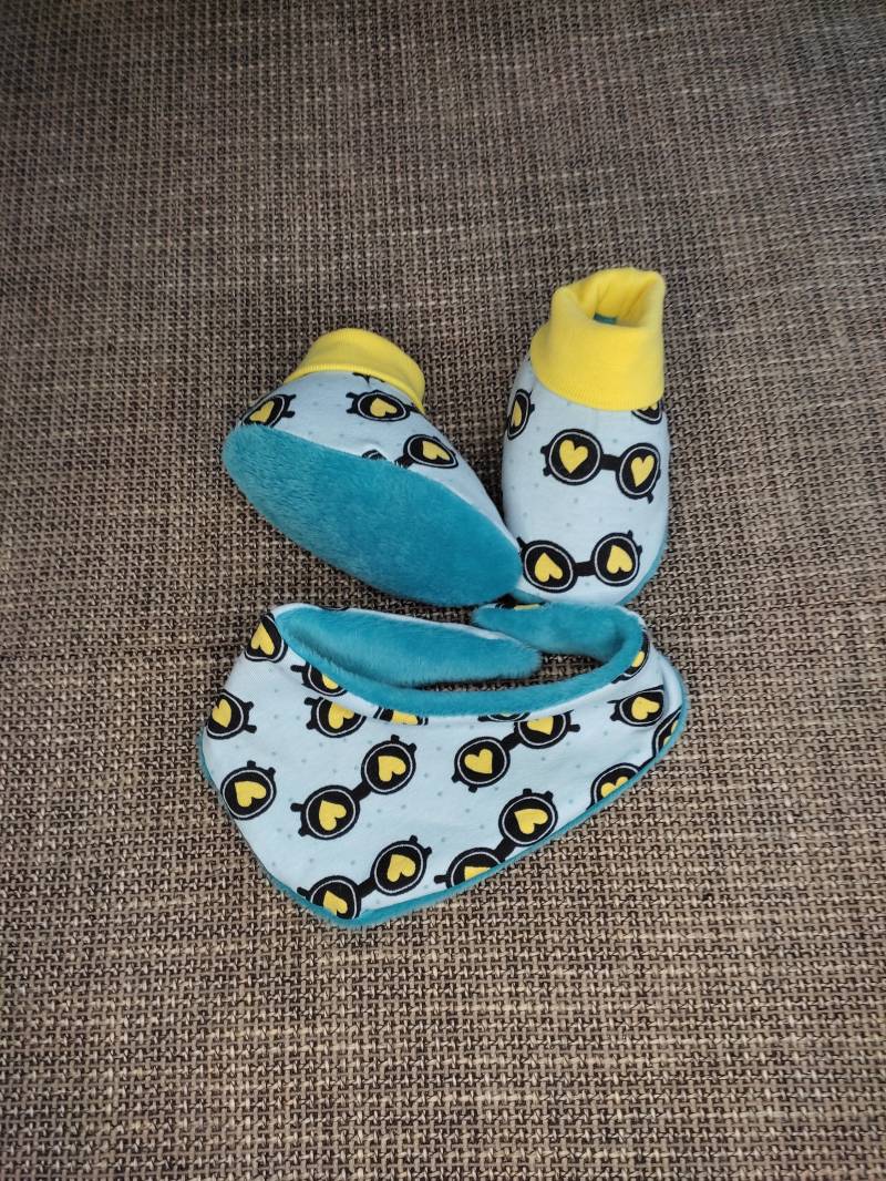 Schühchen Baby Jersey Baumwolle Babygeschenke Taufe Babys First Schuhe Unisex von KreativBlauGelb