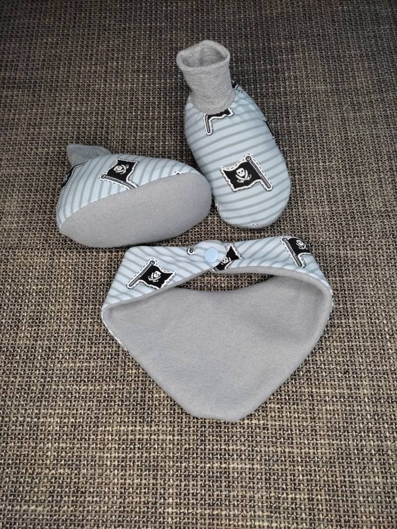 Schühchen Baby Jersey Baumwolle Babygeschenke Taufe Babys First Schuhe Unisex von KreativBlauGelb