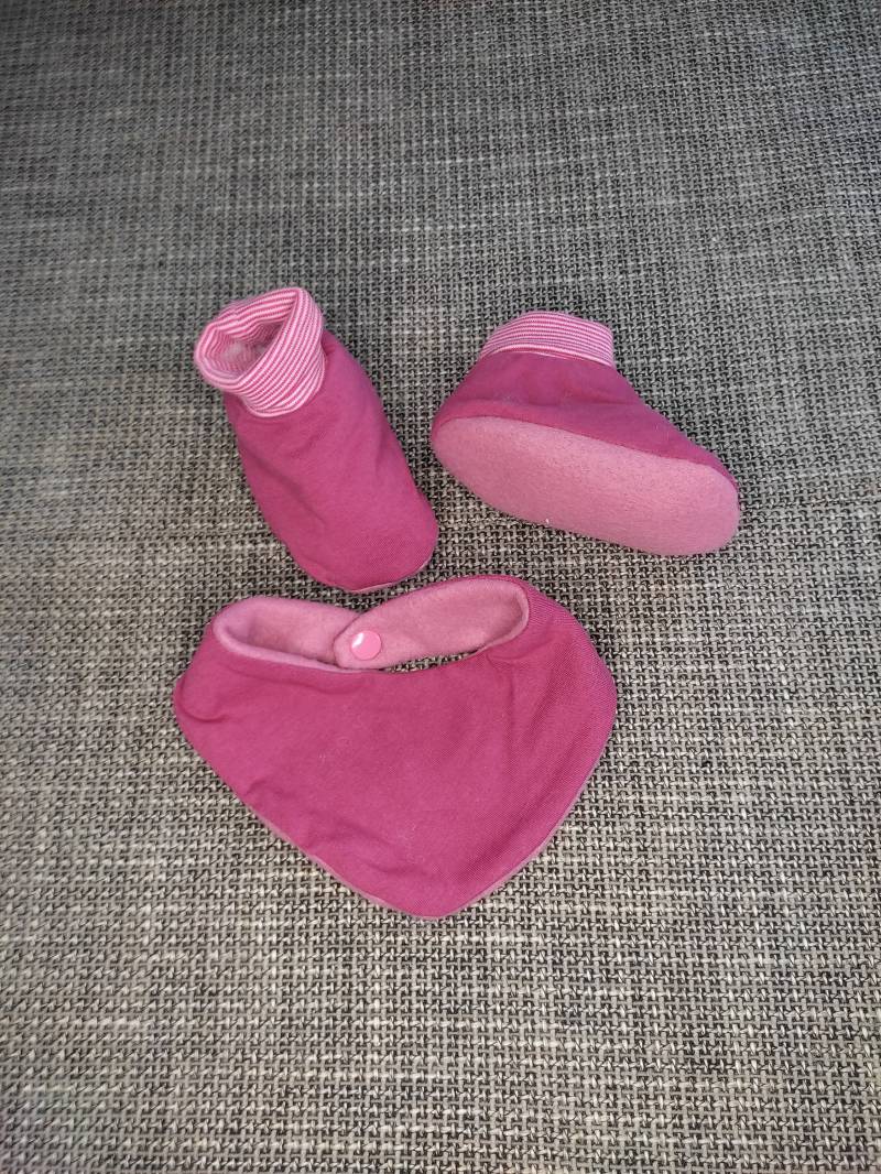 Schühchen Baby Jersey Baumwolle Babygeschenke Taufe Babys First Schuhe Unisex von KreativBlauGelb