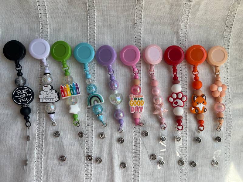 Badge Anhänger & Kartenhalter Mit Band - Ausweishalter Für Firma, Praxis, Klinik Und Events von KreativFaSzINAtion