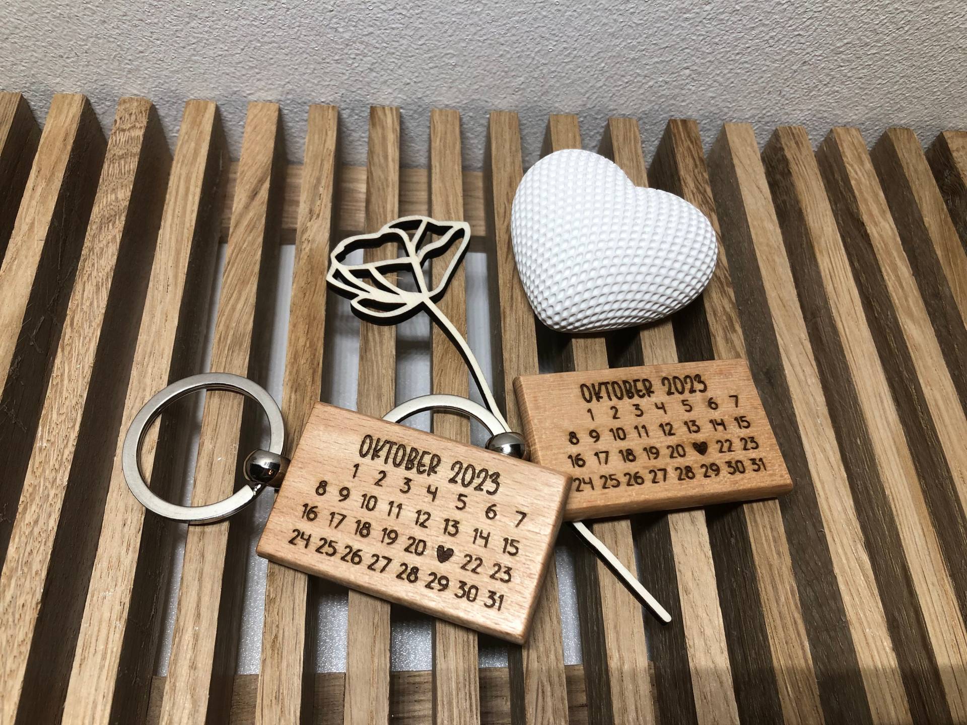Schlüsselanhänger Anhänger Holz Gravur Personalisiertes Geschenk Hochzeit Hochzeitstag Jubiläum Lasergravur Liebe Hochzeitsgeschenk Schlüsselanhänger Anhänger Holz Gravur Personalisiertes Geschenk Hochzeit Hochzeitstag Jubiläum Lasergravur Liebe Hochzeitsgeschenk von KreativKorner