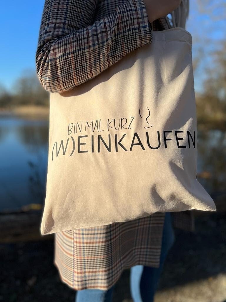 Stofftasche, Geschenk, Weinliebhaber, Stoffbeutel, Markttasche, Henkeltasche, Baumwolle, Einkaufstasche, Bin Mal Kurz Weinkaufen, Jutebeutel von KreativLaserDesigns