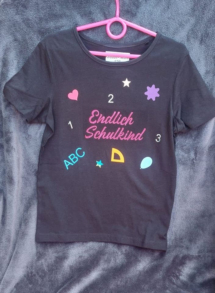 T-Shirt "Endlich Schulkind", Für Kita Abschluss, Verschiedene Farben Und Größen von KreativTeufel