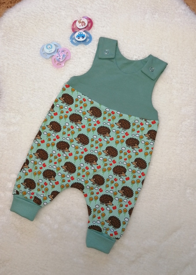 Handmade Babystrampler Herbst/Romper Einteiler Igel Grün von KreativWeltChrissi