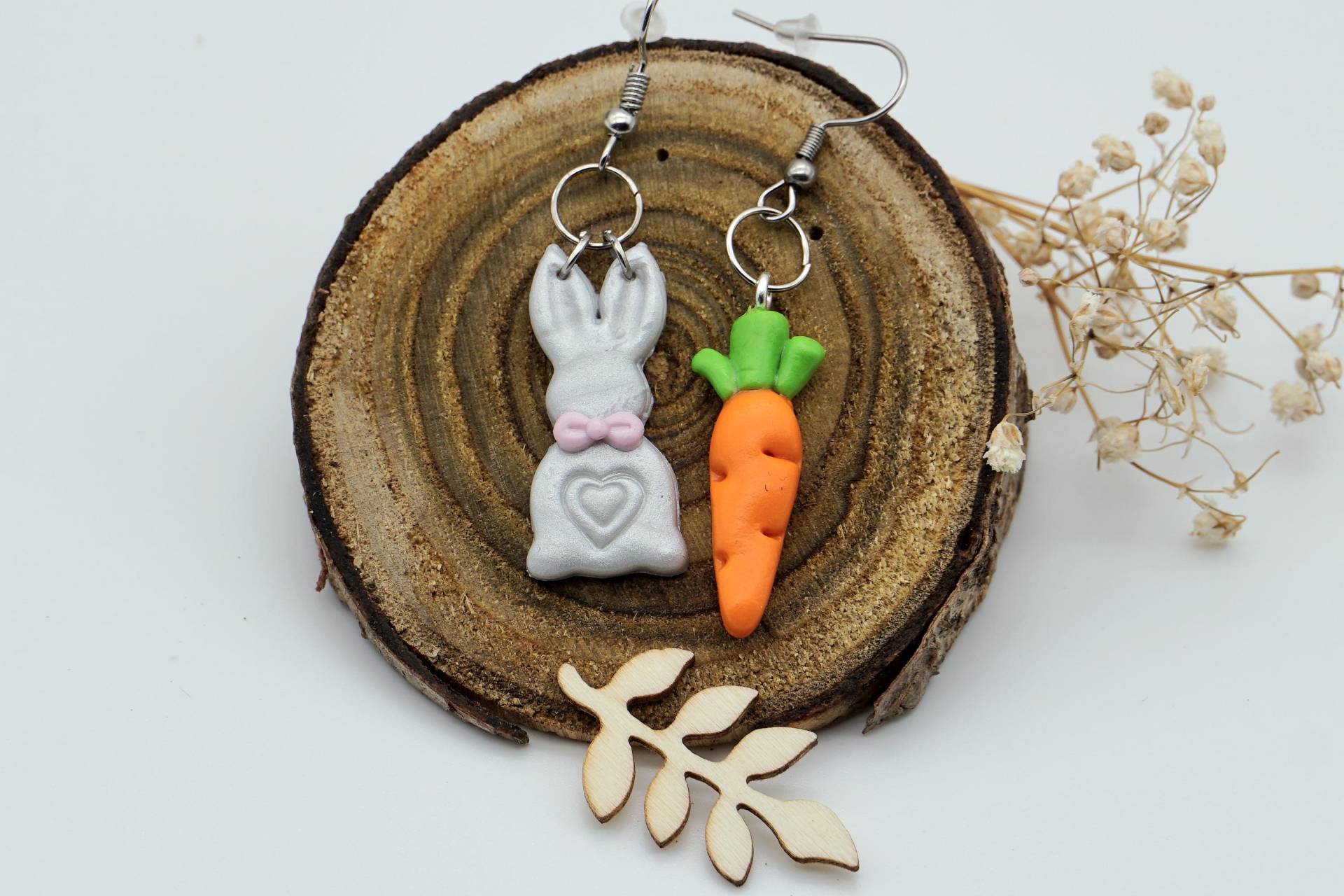 Entzückende Fimo-Ohrringe Mit Hase Und Karotte - Handgefertigt Entzückende Fimo-Ohrringe Mit Hase Und Karotte - Handgefertigt von KreativZauber