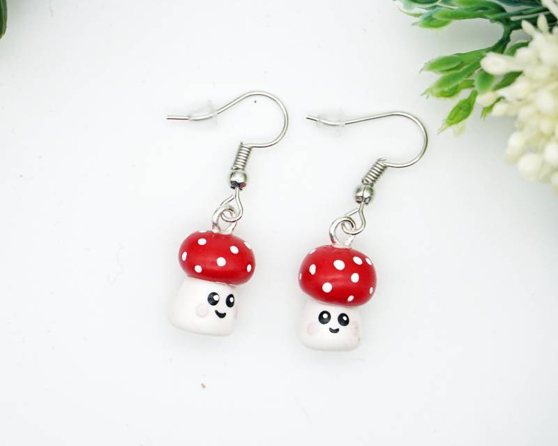 Kawaii Fliegenpilz Ohrringe - Handgemachter Fimo Schmuck Mit Niedlichem Pilz-Design Kawaii Fliegenpilz Ohrringe - Handgemachter Fimo Schmuck Mit Niedlichem Pilz-Design von KreativZauber